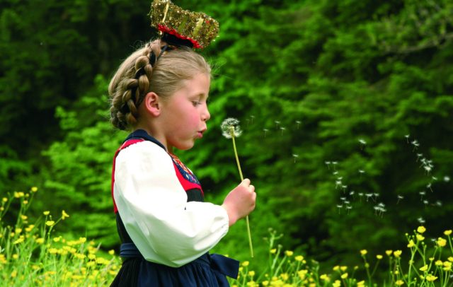 Mädchen in Bregenzerwälder Tracht © Ludwig Berchtold / Vorarlberg Tourismus