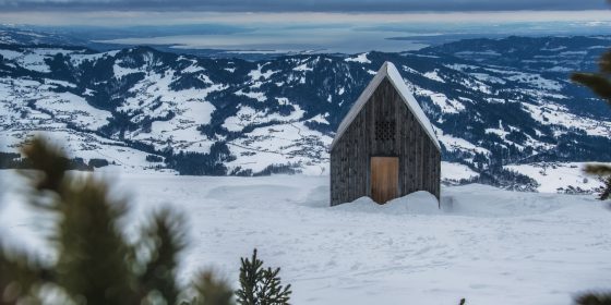 Kapelle Vordere Niedere mit Blick auf Bodensee © Michael Meusburger - Bregenzerwald Tourismus