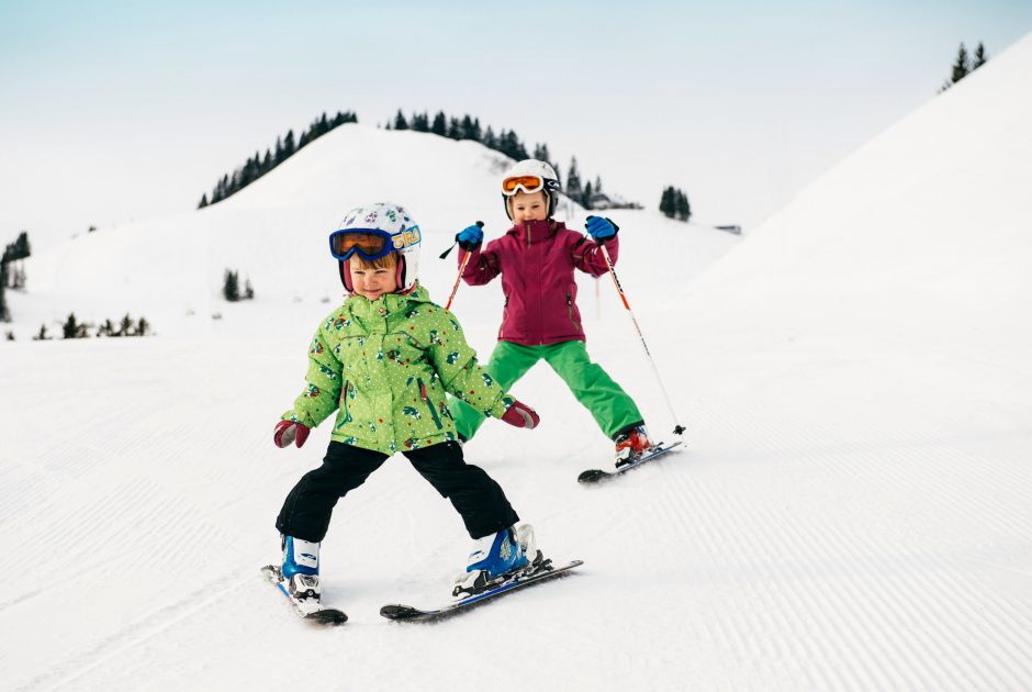 Kinder Skifahren im Skigebiet Damüls-Mellau (c) Benjamin Schlachter-Bregenzerwald Tourismus