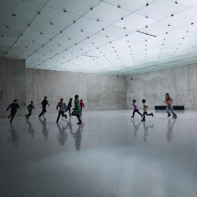 Kinder im Kunsthaus Bregenz © Miro Kuzmanovic / kunsthaus bregenz