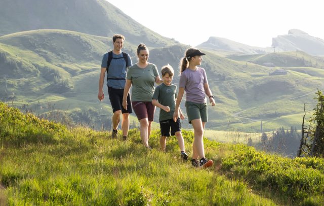 Familienwanderung in Damüls (c) Michael Kreyer - Bregenzerwald Tourismus