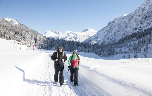 Winterwandern Zug © Lucas Tiefenthaler / Vorarlberg Tourismus